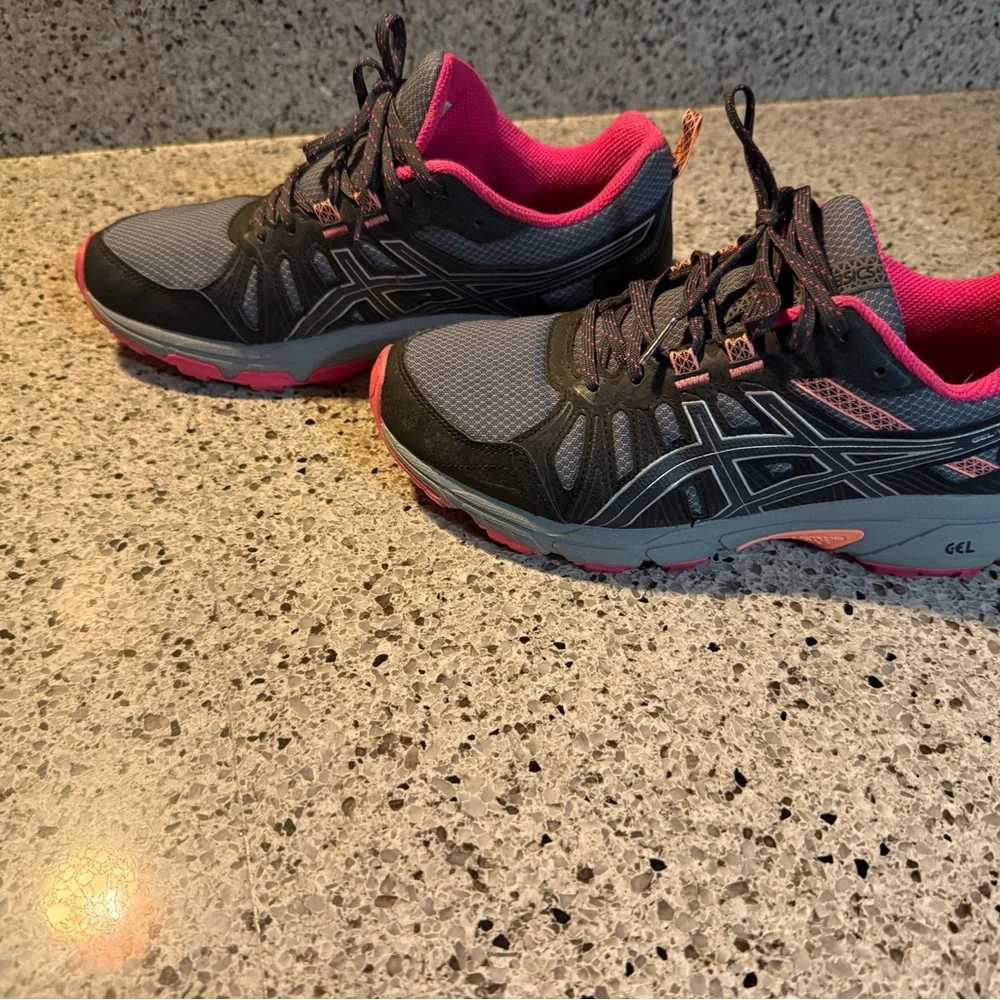 Gray and Pink Athletic Running Shoes with Breathable Mesh - Picture 2 of 5